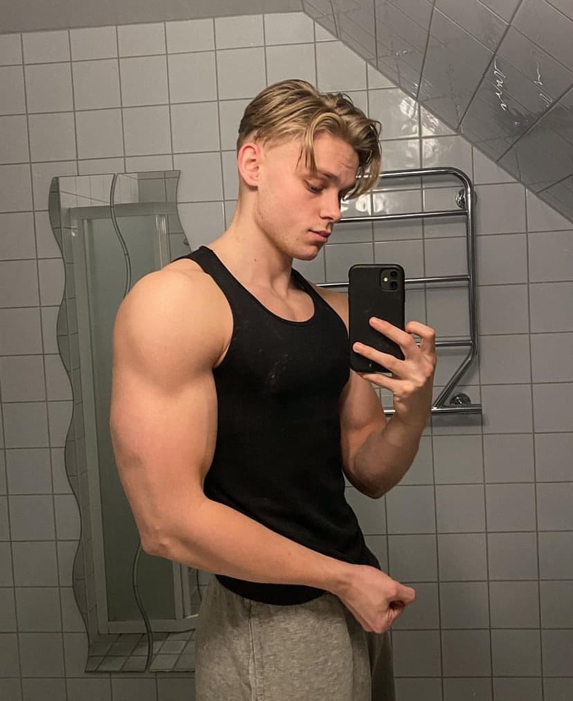 Profil de Vadim, 33 ans, Rencontre sex à Bosco/Gurin (Tessin)