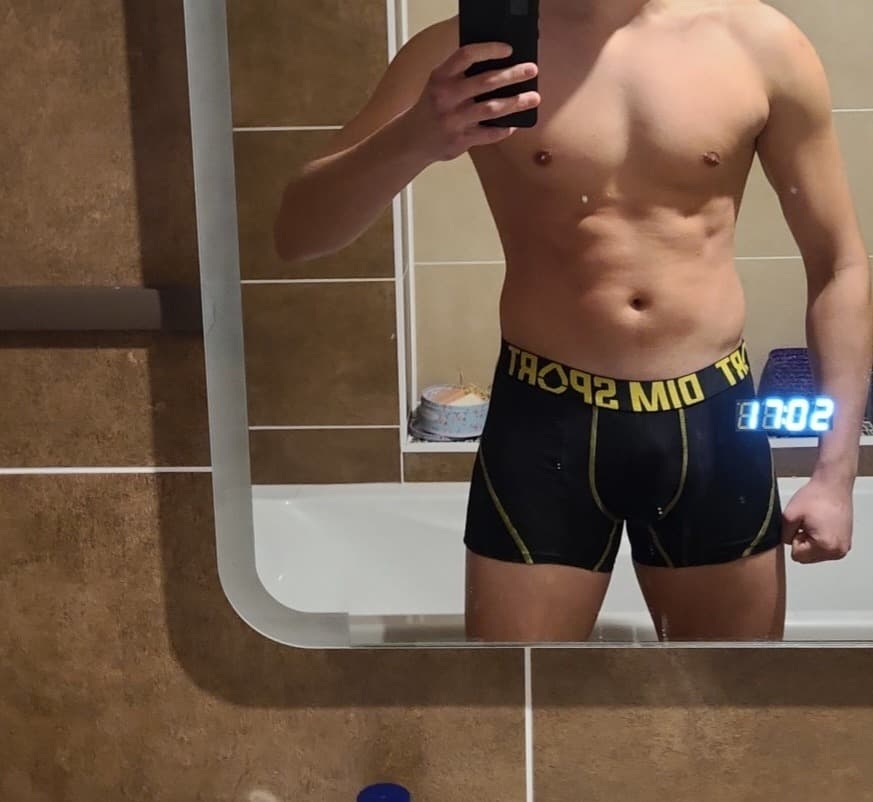 Tyron - Rencontre sex à Brügg BE Profil de Tyron, 31 ans, Rencontre sex à Brügg BE (Berne)